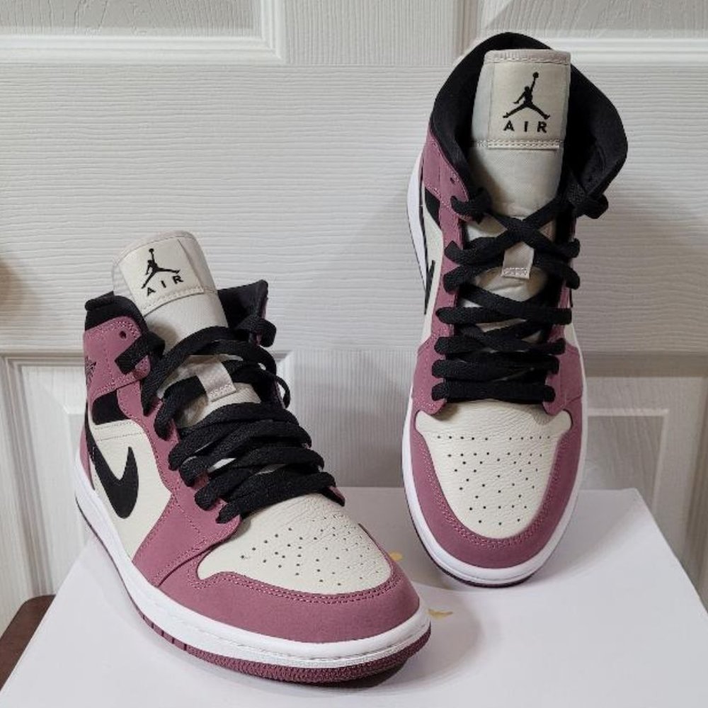 Women's Nike Air Jordan 1 Mid SE Berry Pink Light Mulberry Size 9